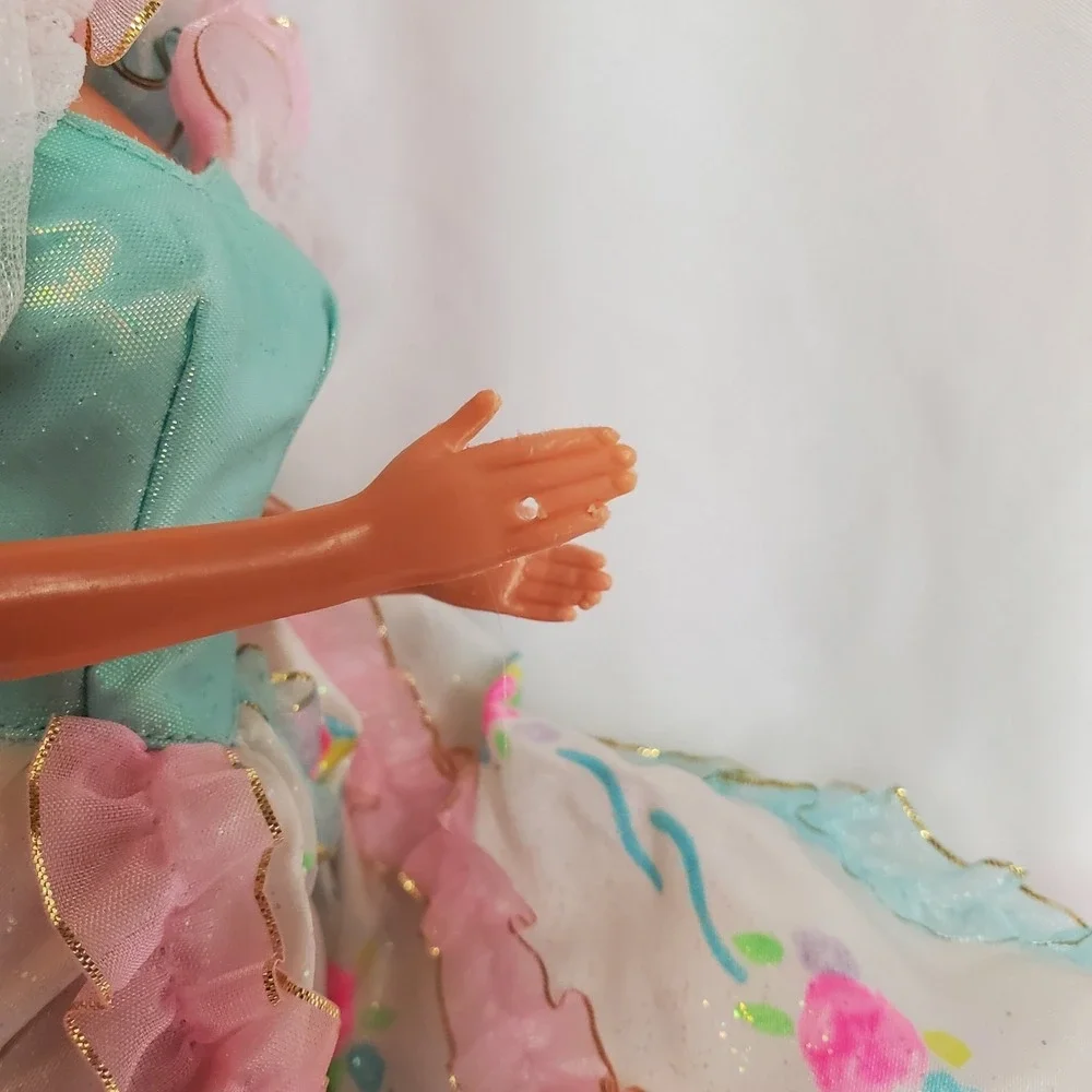 Vintage‎ 1992 Birthday Party Barbie in original Dress Blue Pink